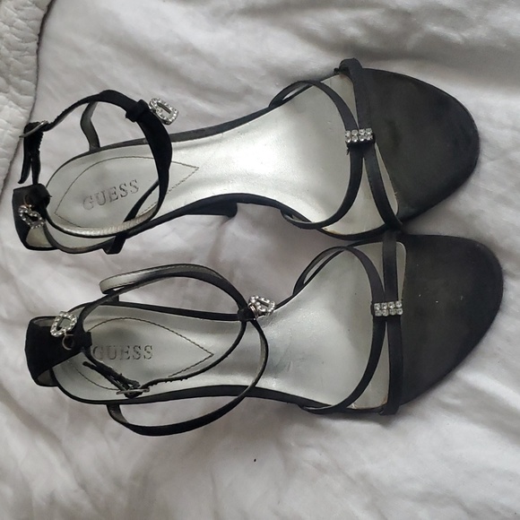 Guess Sandals 8.5 - Picture 2 of 4